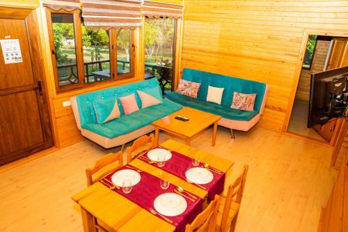 Ruang duduk di Ikiz Villas