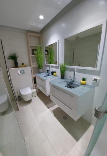 Kupatilo u objektu Okiyanus