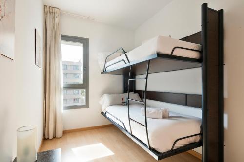 Postel nebo postele na pokoji v ubytování Madrid Airport Suites, Affiliated by Meliá