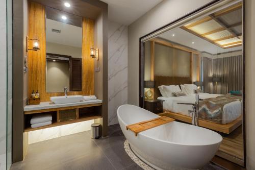 Koupelna v ubytování The Gantari Ubud Hotel & Villa