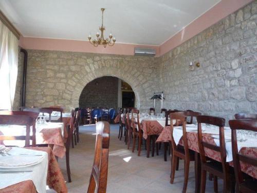 Agriturismo Camemi di Paternico Ettore Piazza Armerina (EN) tesisinde bir restoran veya yemek mekanı