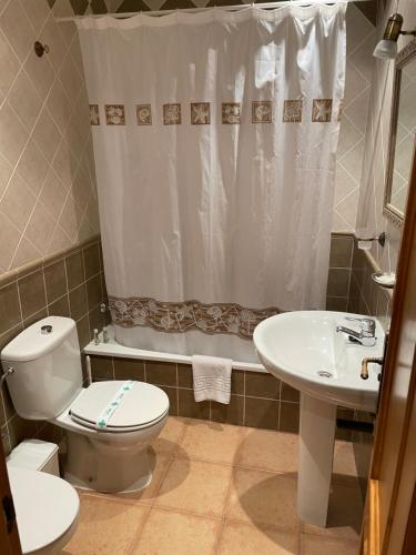 Ένα μπάνιο στο Apartamentos Margarita