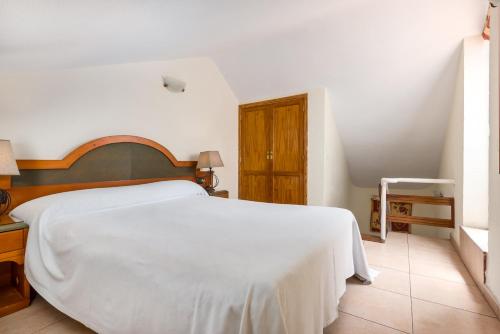 Кровать или кровати в номере Club Tenerife Apartments