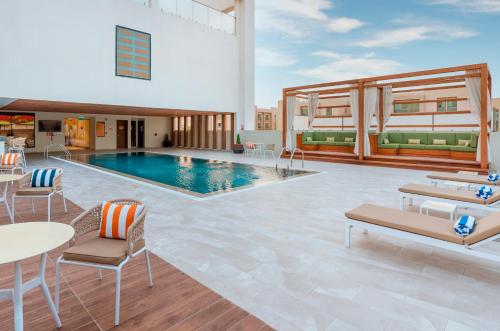 Swimmingpoolen hos eller tæt på Holiday Inn & Suites Al Jubail, an IHG Hotel