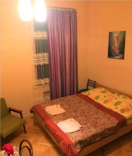 Una cama o camas en una habitación de AMBROsador