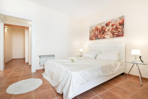 Posteľ alebo postele v izbe v ubytovaní Old Town Gem - Elegant Guilford Apartment