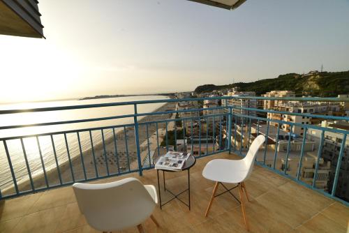 A balcony or terrace at Beachfront Marilyn