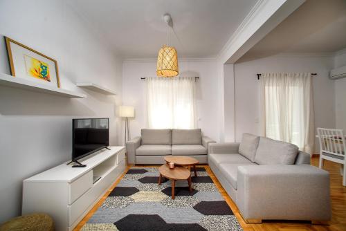 Acropolis area family friendly 2bdr apartment