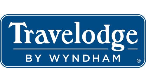 ein blaues Schild mit den Worten, die durch Wyrham reisen in der Unterkunft Travelodge by Wyndham Roanoke in Roanoke