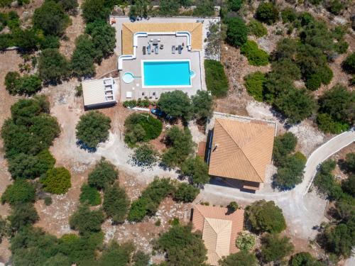 La alberca dentro o cerca de Armyra Villas