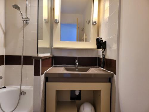 Ένα μπάνιο στο T2 + CABINE VILLA FRANCIA