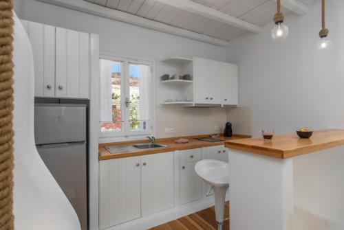 Η κουζίνα ή μικρή κουζίνα στο Milesian Suites