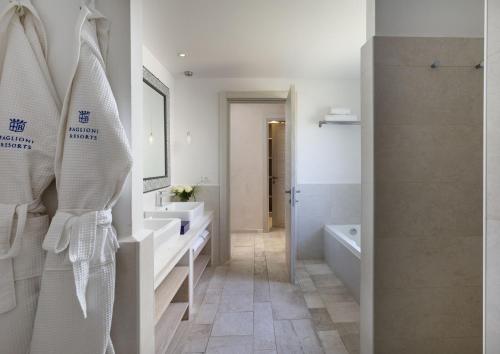 Salle de bains dans l'établissement Baglioni Resort Sardinia - The Leading Hotels of the World
