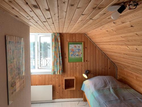 Un pat sau paturi într-o cameră la Mandøgården