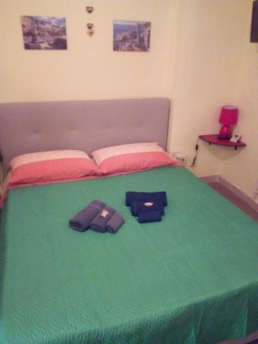 سرير أو أسرّة في غرفة في AL MARE, AL SOLE, SI', ma nella CASA DEL MINATORE