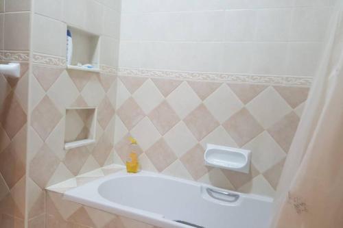 Koupelna v ubytování Private room in Shared apartment close to University of Malta & Mater Dei