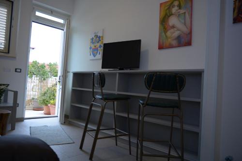 TV a/nebo společenská místnost v ubytování Ulivi di Minerva - Boutique Holiday Home - Ostuni - Fasano - Cisternino