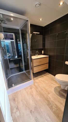 Ένα μπάνιο στο At the Dunes