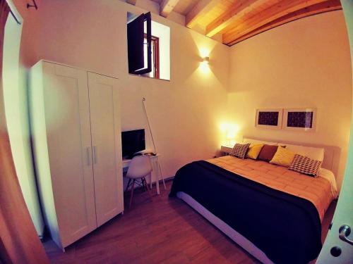 Una cama o camas en una habitación de Le Nuvole di Ortigia