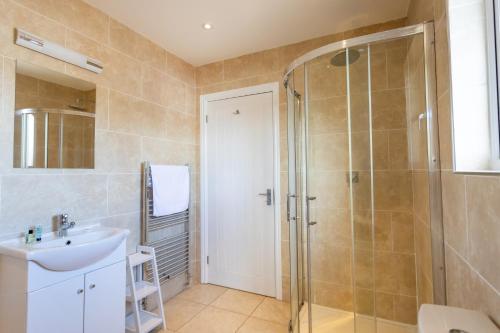 a bathroom with a shower and a sink at The Vale Golf & Country Club in Bishampton