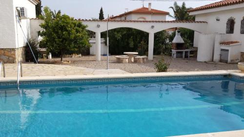a swimming pool in a yard with a house at Palmera in Miami Platja