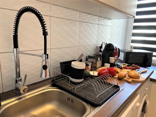 Kuchyňa alebo kuchynka v ubytovaní Apartament Centrum Chmielna 73c