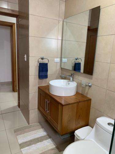 Koupelna v ubytování Furnished Apartment - Residencial Olas - Gated Community - 24 hr Security