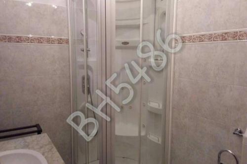 A bathroom at BARTHOUSE5486