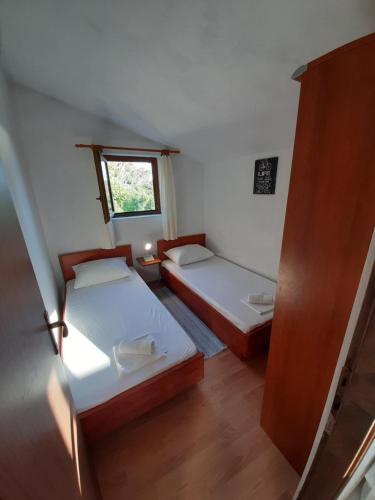 Postel nebo postele na pokoji v ubytování Apartmani Toni - Kućica