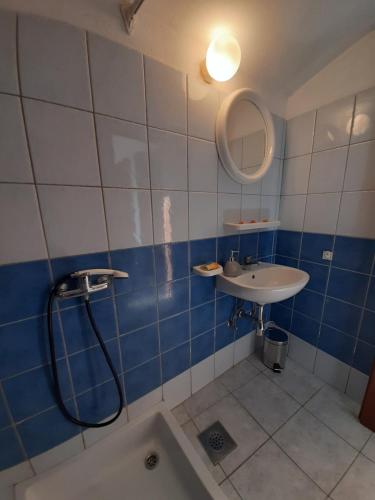 Koupelna v ubytování Apartmani Toni - Kućica