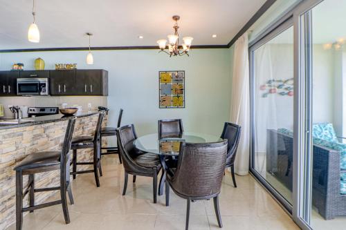 a kitchen and dining room with a table and chairs at Diamante del Sol 602N in Jacó