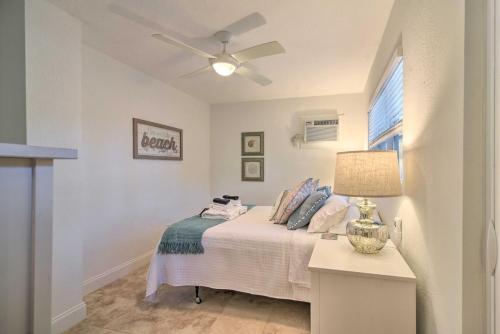 Photo de la galerie de l'établissement Apartment with Easy Access to Indian Rocks Beach!, à Clearwater Beach