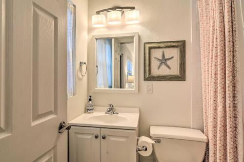 Bathroom sa Apartment with Easy Access to Indian Rocks Beach!