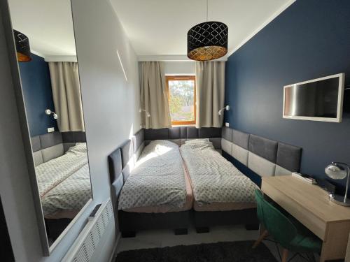 Ένα ή περισσότερα κρεβάτια σε δωμάτιο στο Lawenda Krynicka