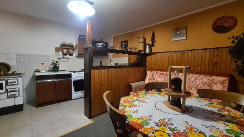 a kitchen and a table in a room with a tableablish at Apartman Štimac in Crni Lug