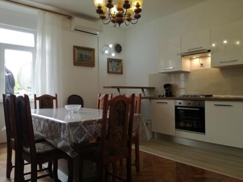 Kuchyň nebo kuchyňský kout v ubytování Villa Paula