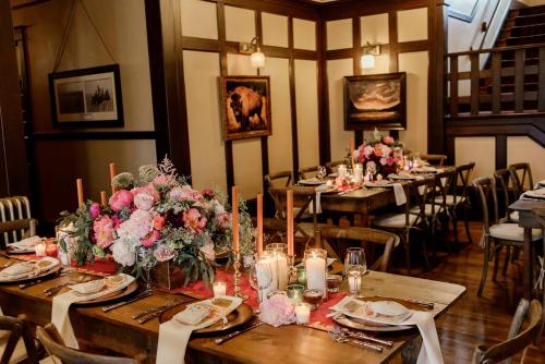 The Sacajawea Hotelにあるレストランまたは飲食店