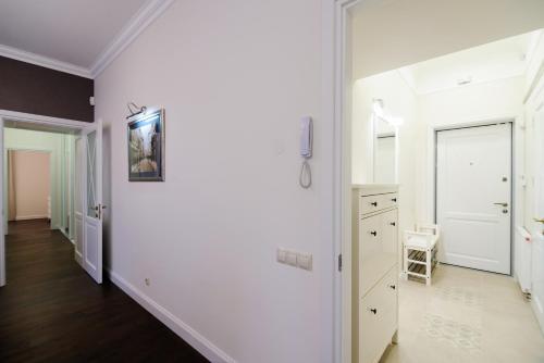 a room with white walls and a white hallway at Просторі апартаменти в центрі Львова in Lviv