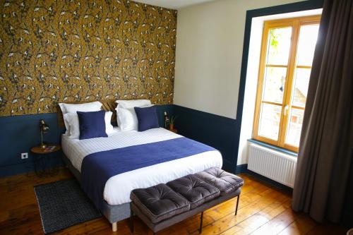 מיטה או מיטות בחדר ב-Arc en Sel Maison d’hôtes