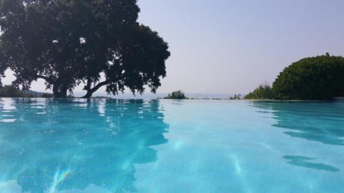 APPARTEMENT CLIMATISE - TERRASSE AVEC APERCU MER - GOLF DE ST TROPEZ