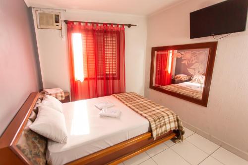 Ένα ή περισσότερα κρεβάτια σε δωμάτιο στο Hotel Cambará