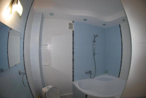 a bathroom with a shower and a toilet and a sink at Квартира в центре Черемушек in Odesa