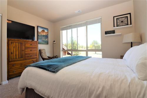 Ourwitzend at Eagle Crest – Photos 5