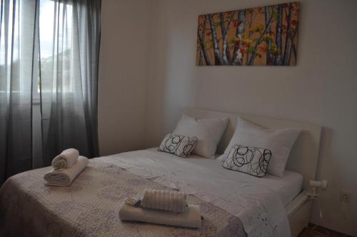 A bed or beds in a room at Apartment Dragana