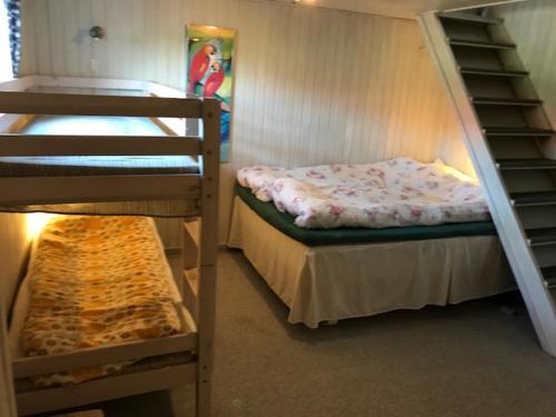 a room with two bunk beds and a staircase at "Alléhuset" in Roslev