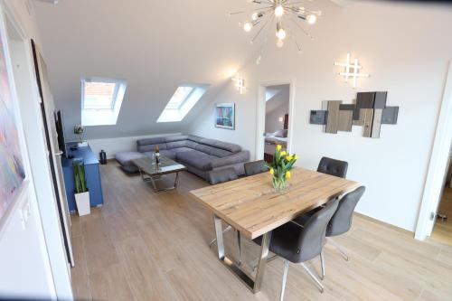 Split City View Apartment