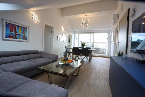 Split City View Apartment