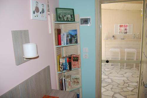 Gallery image of LUXURY TRADITIONAL ROOM The Small Bookstore in Kyllini