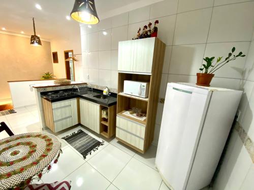 A cozinha ou cozinha compacta de Acoara PRAIA