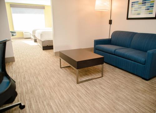 Χώρος καθιστικού στο Holiday Inn Express Winona by IHG